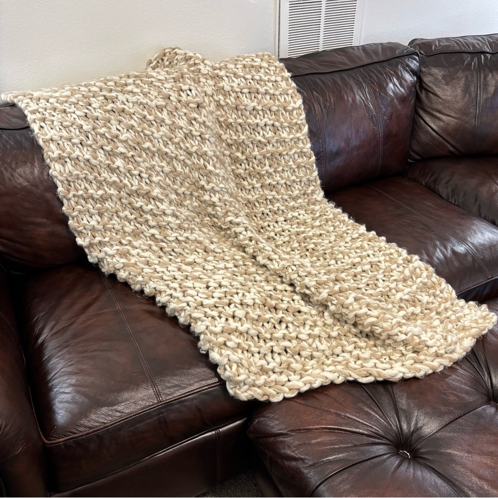 Pottery Barn Unique Soft Chunky Knit Throw Blanket Afgan 44" x 56"